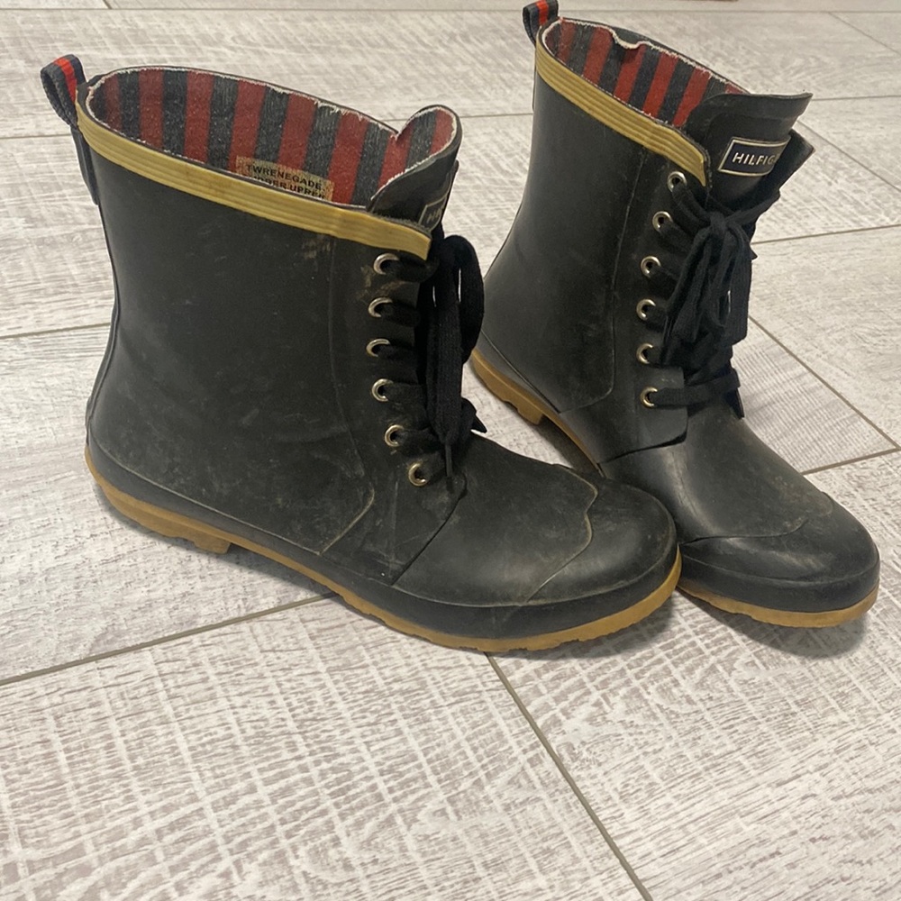 Tommy Hilfiger rain boots size US 9